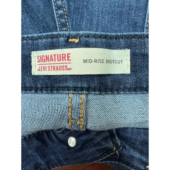 Signature Levi’s Mid Rise Bootcut Jeans Size 16 Long - Picture 5 of 9